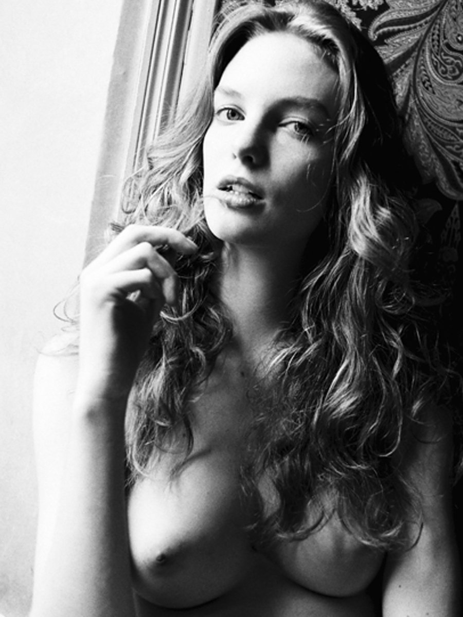 clara-settje-naked-05 Clara-Settje-Naked-05