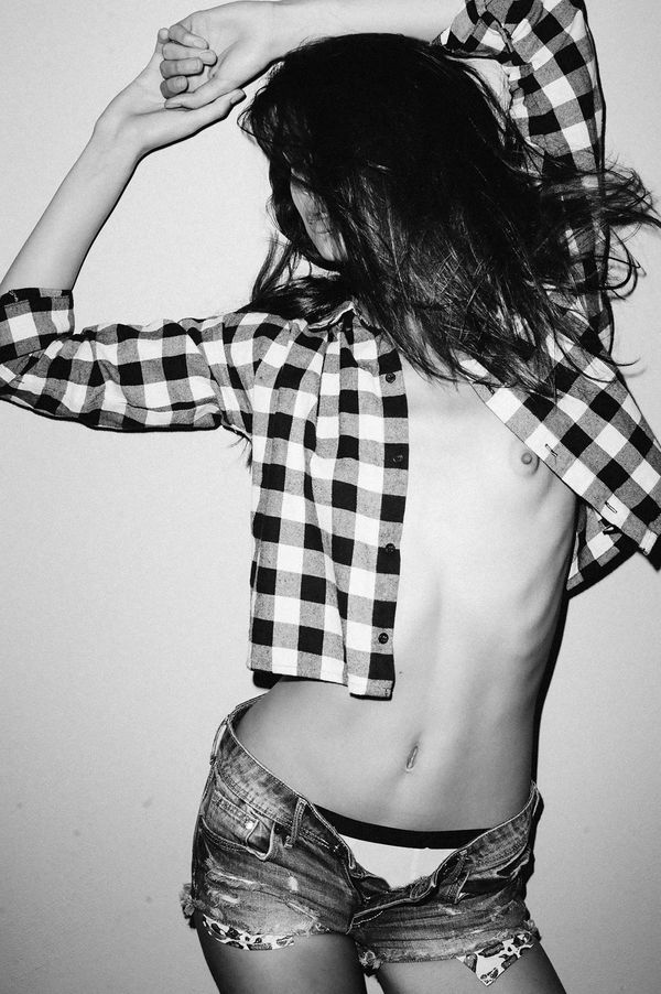 claudia-guarnieri-topless-11 Claudia-Guarnieri-Topless-11