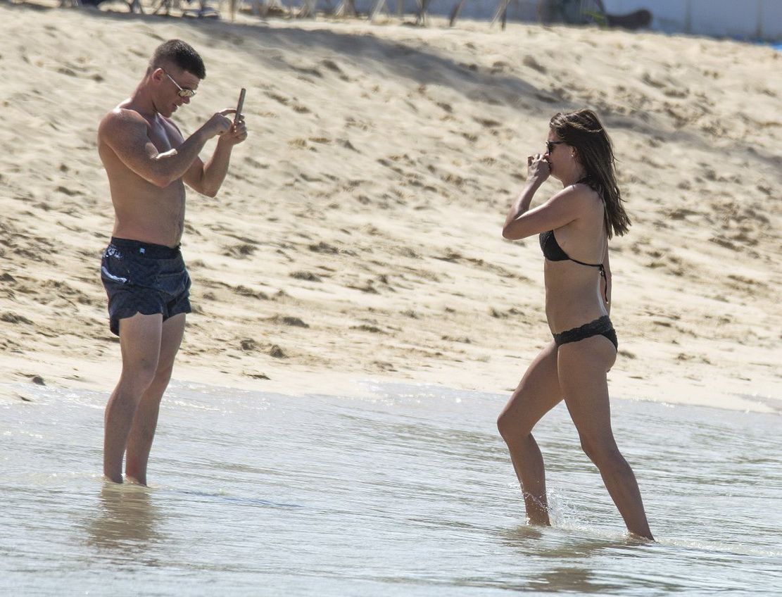 danielle-lloyd-in-a-bikini-28 Danielle-Lloyd-in-a-Bikini-28