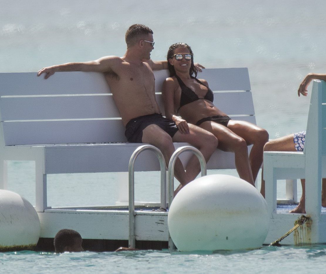 danielle-lloyd-in-a-bikini-34 Danielle-Lloyd-in-a-Bikini-34