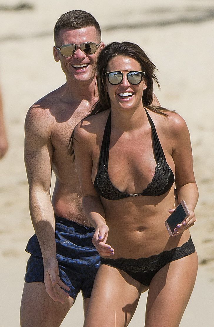 danielle-lloyd-in-a-bikini-43 Danielle-Lloyd-in-a-Bikini-43