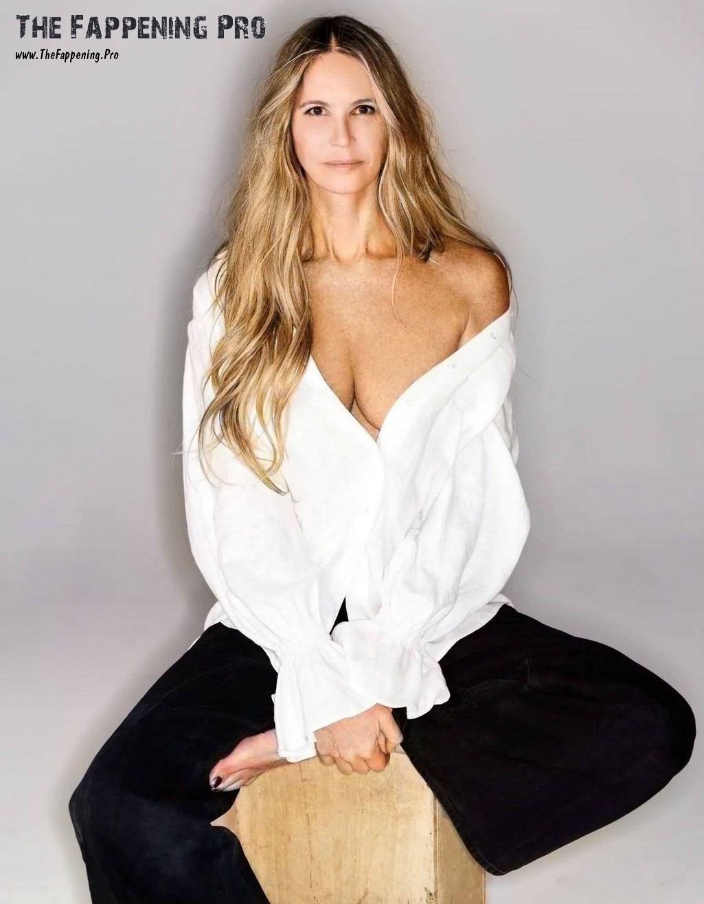elle-macpherson-sexy-thefappening-cfd-4 Elle Macpherson In Maxim Magazine 2025 Colorized Version