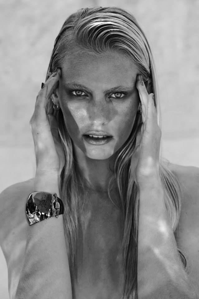 emily-baker-topless-6 Emily-Baker-Topless-6