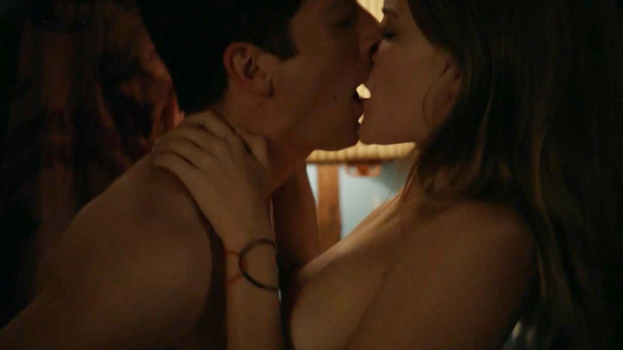 emma-greenwell-naked-06 Emma-Greenwell-Naked-06