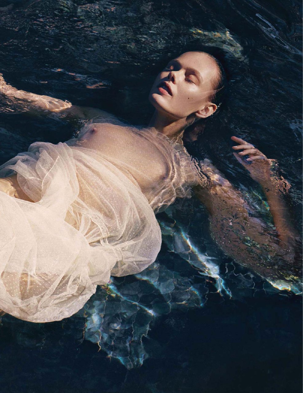 frida-gustavsson-topless-01 Frida-Gustavsson-Topless-01