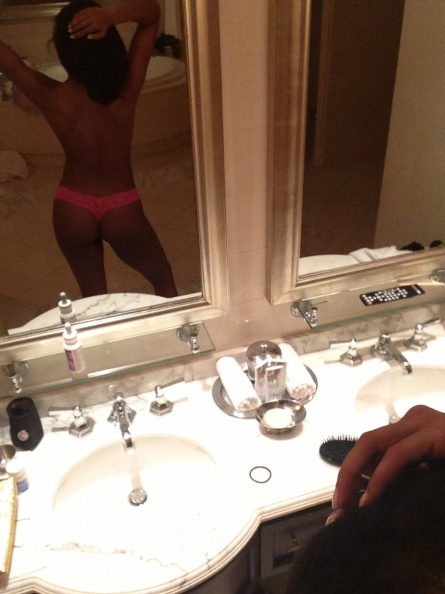 Gabrielle-Union-Naked-05