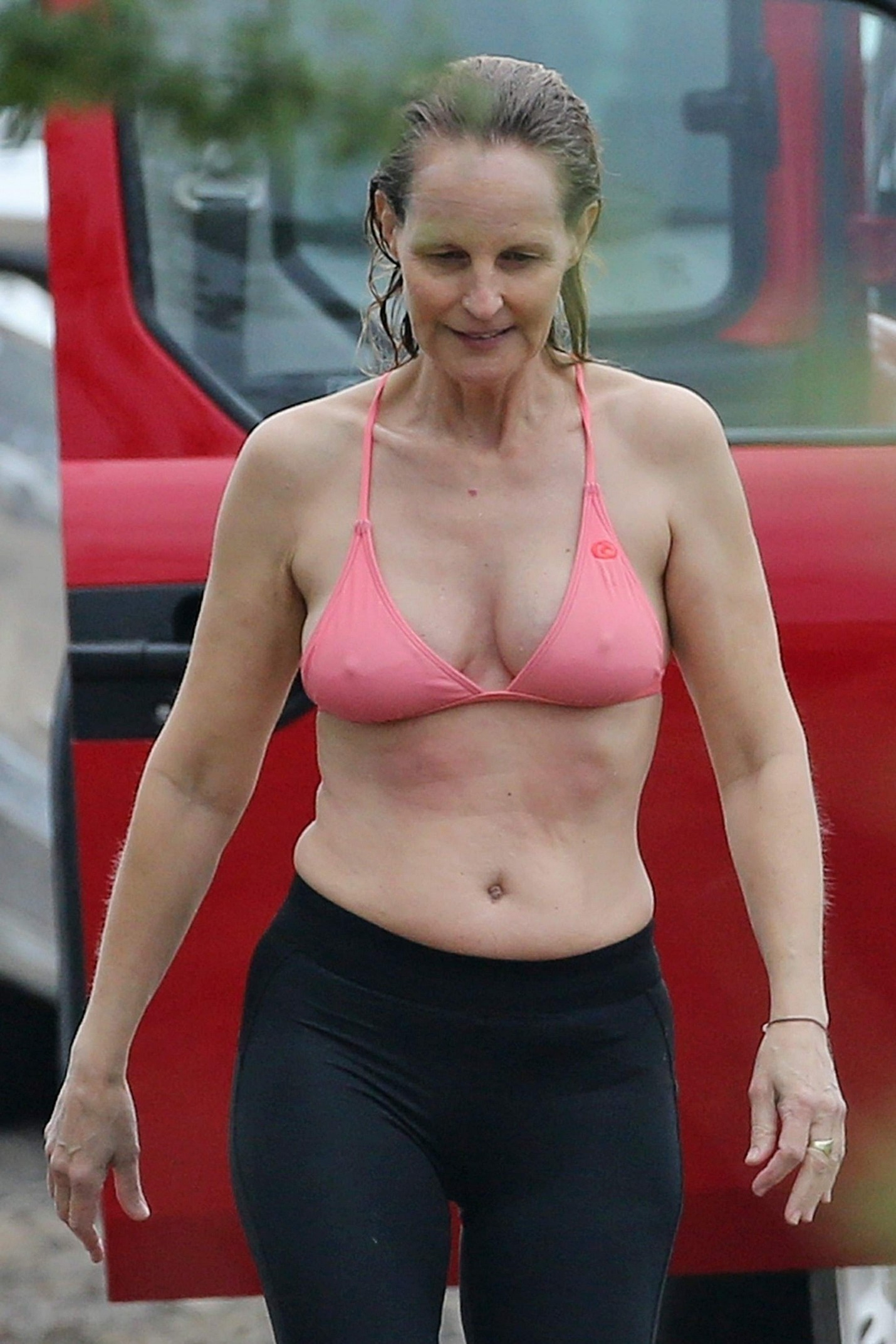 helen-hunt-exhibited-naked-ass-public-2 helen hunt exhibited naked ass public 2