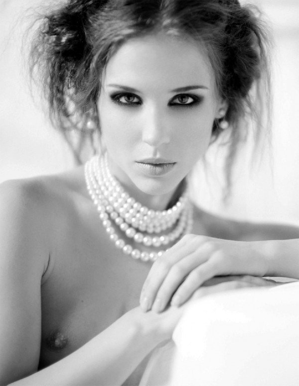 Iris-Reimer-Naked-01