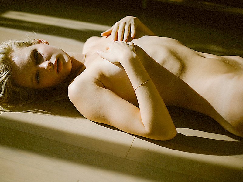 isabella-farrel-naked-04 Isabella-Farrel-Naked-04