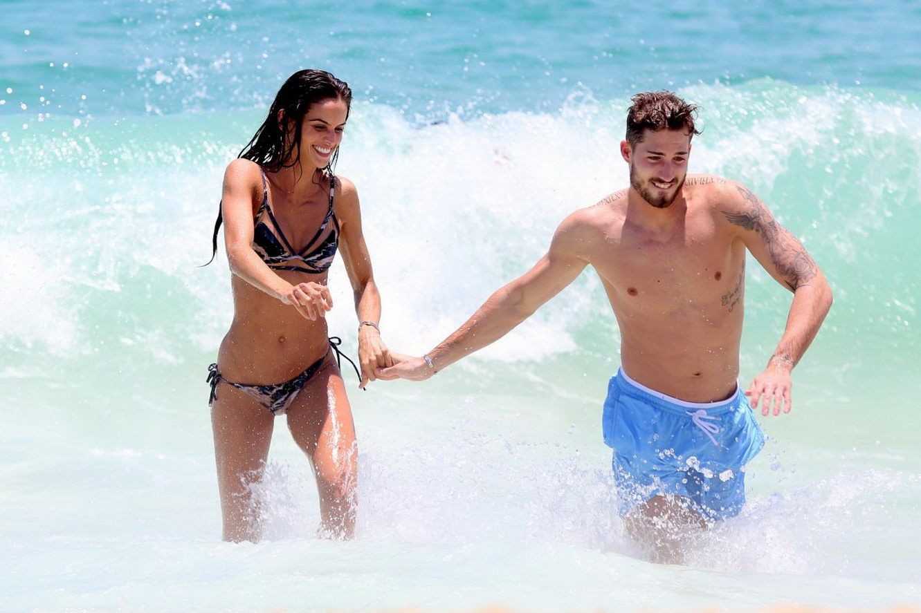 izabel-goulart-topless-11 Izabel-Goulart-Topless-11