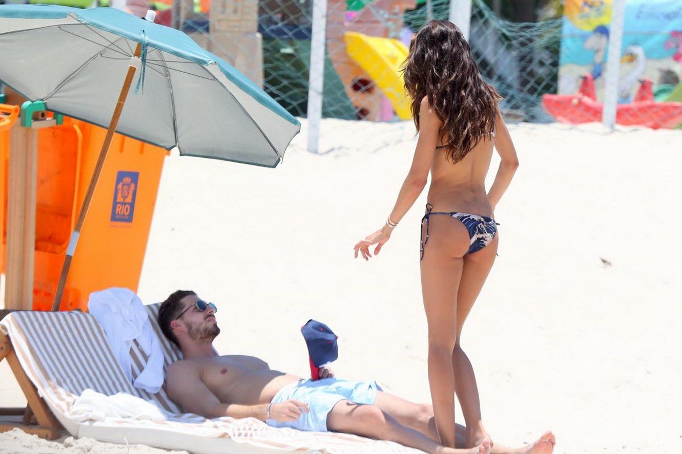 izabel-goulart-topless-12 Izabel-Goulart-Topless-12