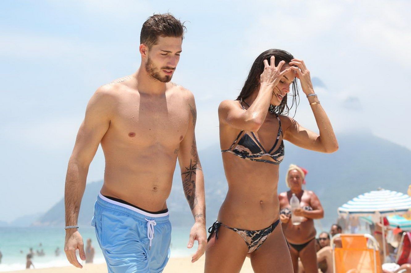 izabel-goulart-topless-13 Izabel-Goulart-Topless-13