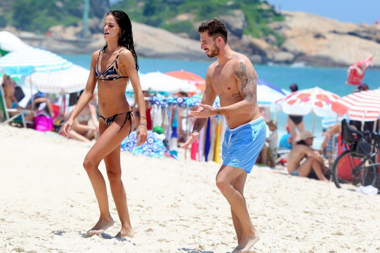 izabel-goulart-topless-14 Izabel-Goulart-Topless-14