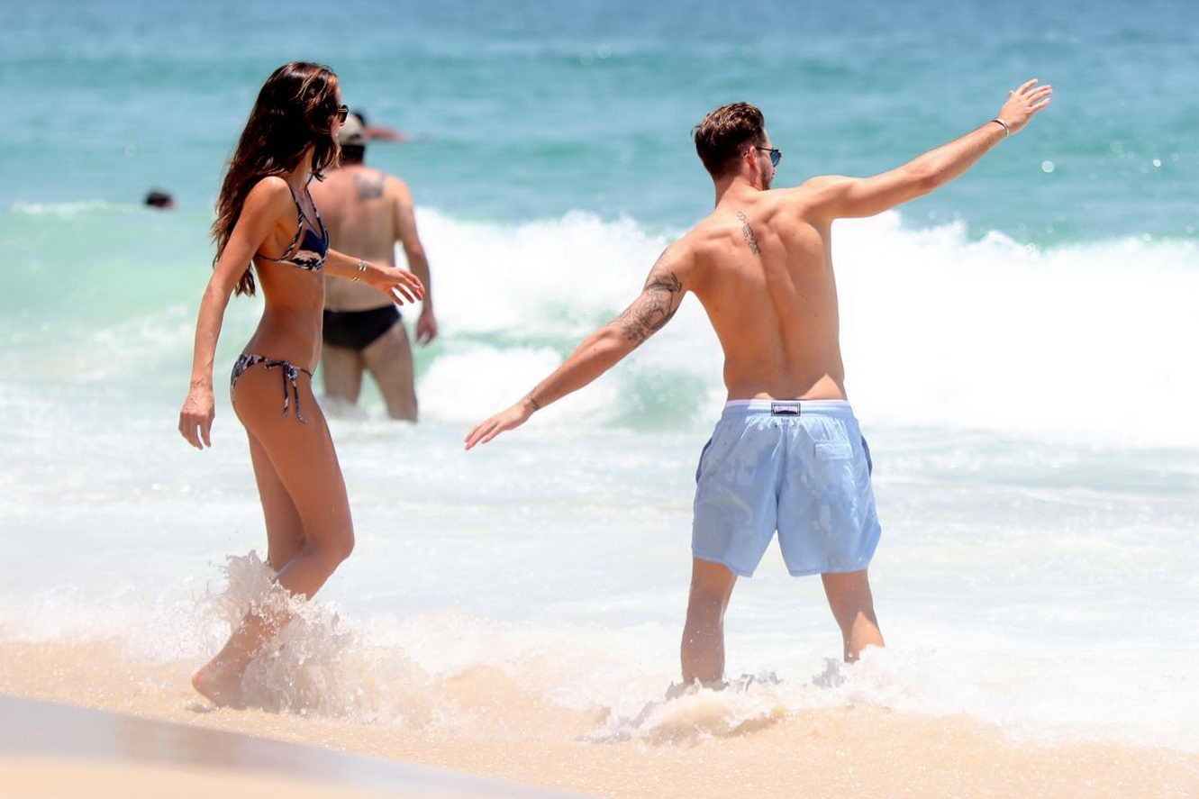 izabel-goulart-topless-18 Izabel-Goulart-Topless-18