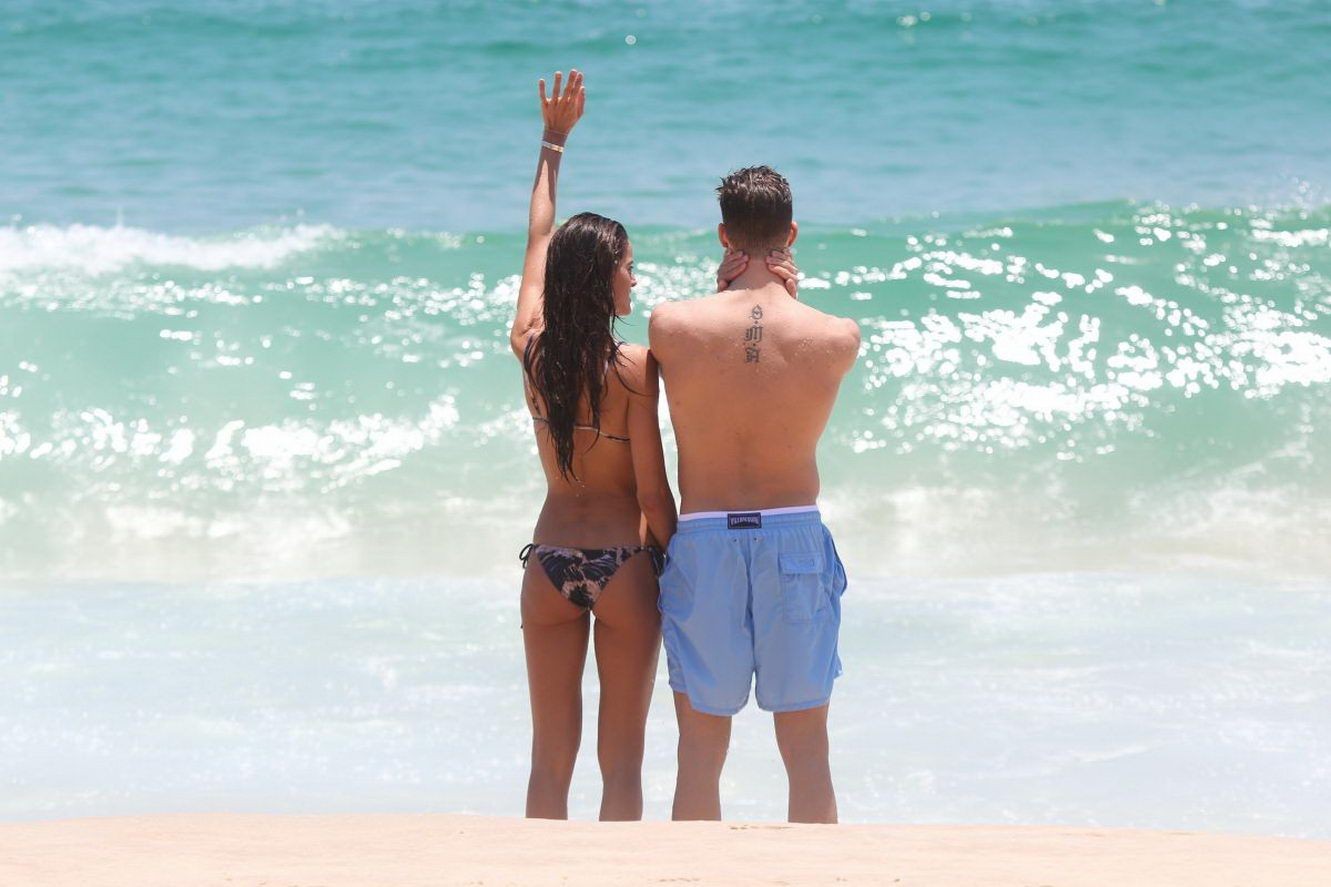 izabel-goulart-topless-24 Izabel-Goulart-Topless-24