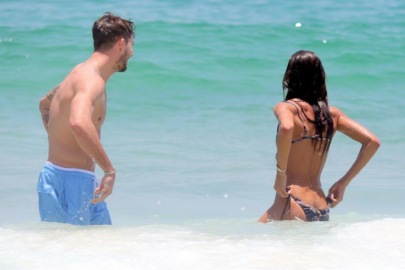 izabel-goulart-topless-25 Izabel-Goulart-Topless-25