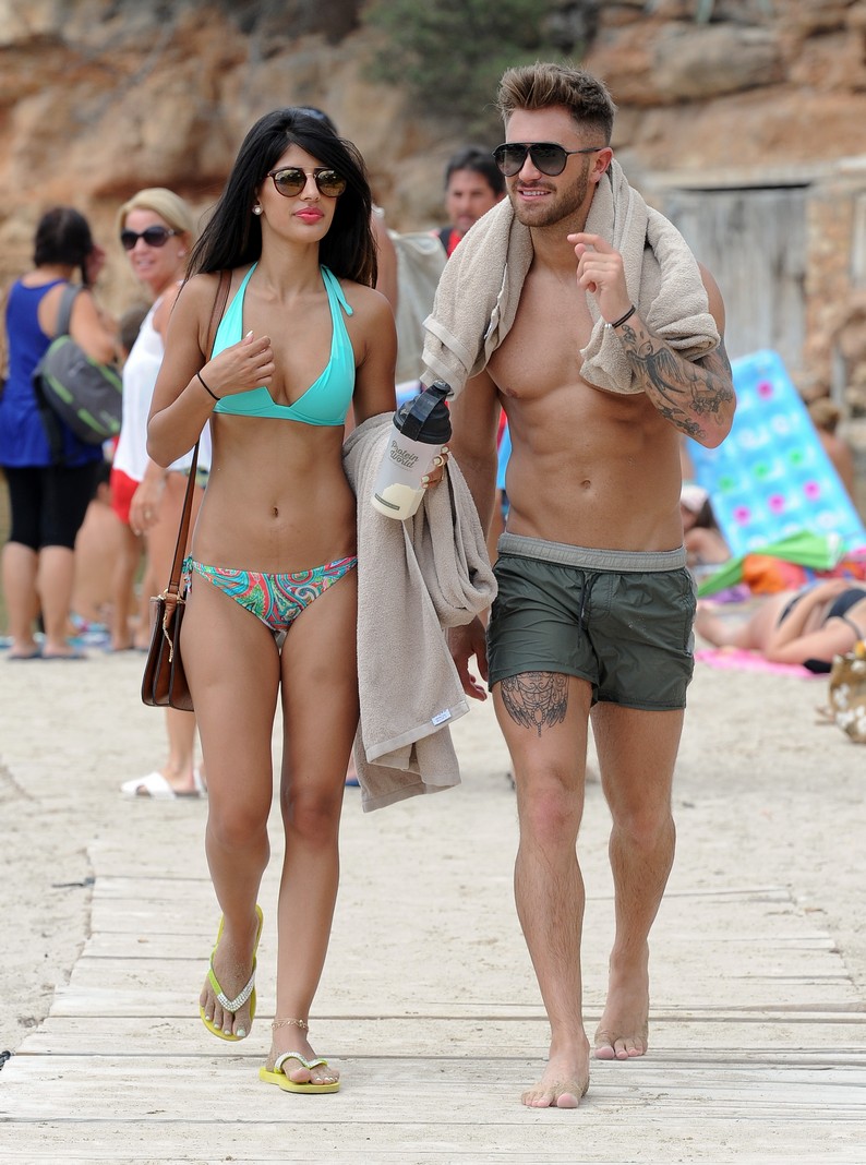 jasmin-walia-bikini-13 Jasmin-Walia-Bikini-13