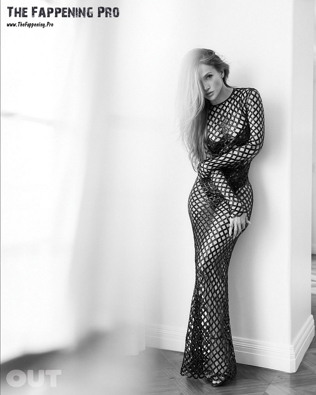 jennifer-lopez-sexy-thefappening-cfd-4 Jennifer Lopez Hot In OUT Magazine 2025
