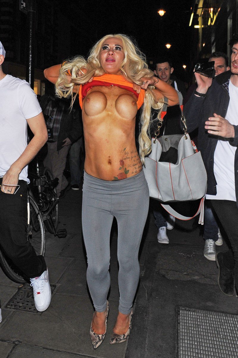 josie-cunningham-topless-01 Josie-Cunningham-Topless-01