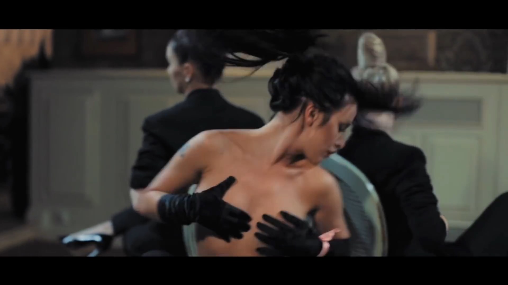 julia-volkova-topless-12 Julia-Volkova-Topless-12