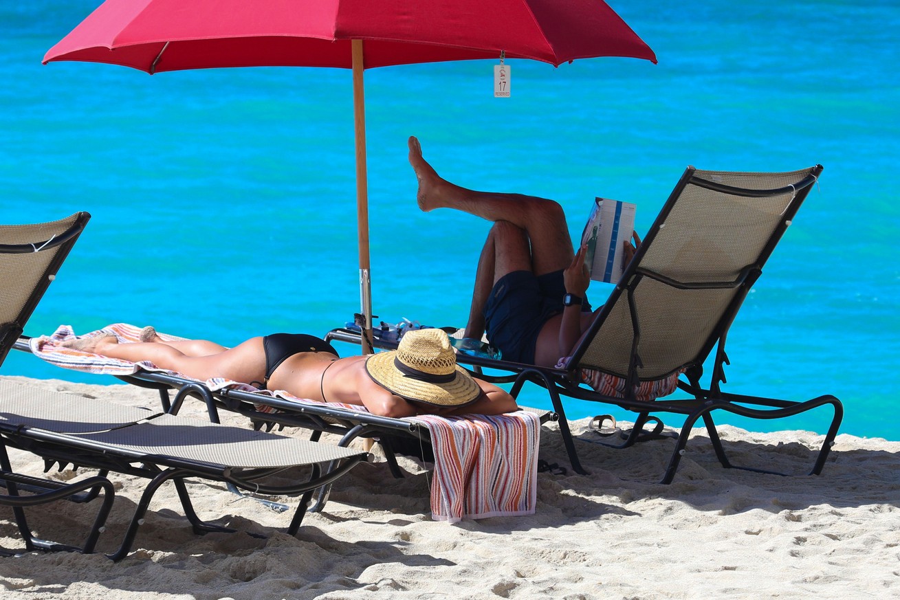 julie-benz-bikini-1 Julie-Benz-Bikini-1
