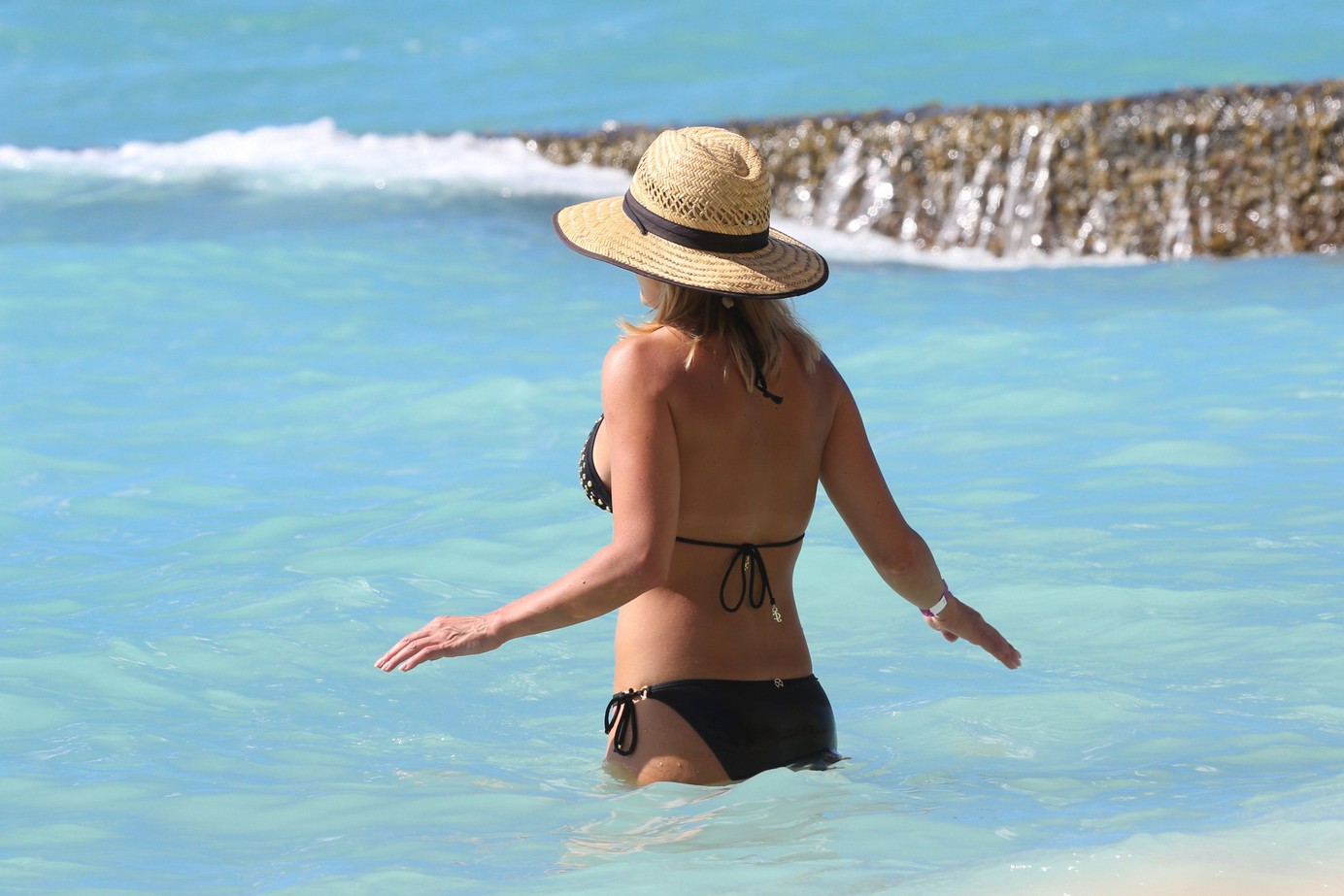 julie-benz-bikini-6 Julie-Benz-Bikini-6