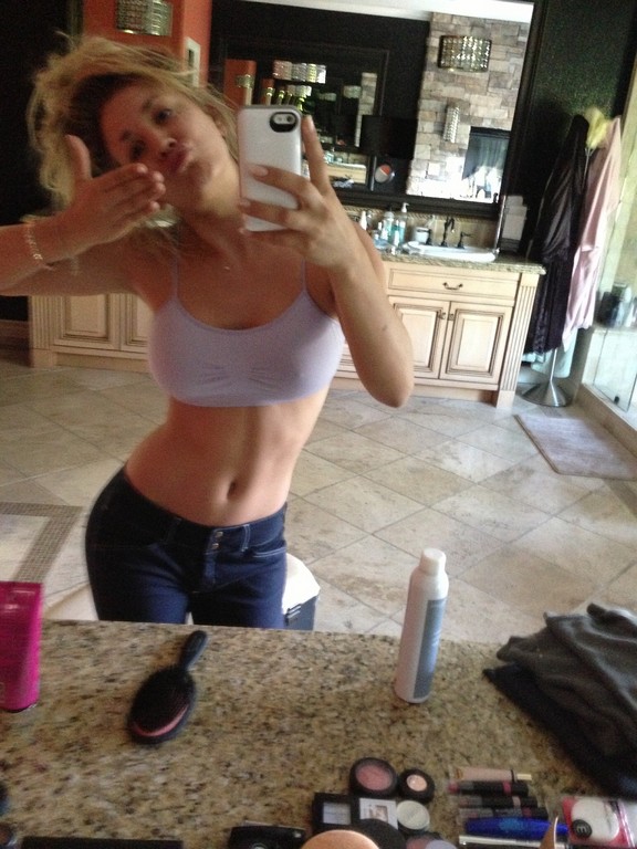 kaley-cuoco-naked-leaked-06 Kaley-Cuoco-Naked-Leaked-06