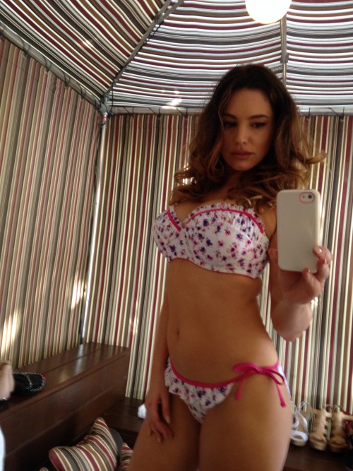 kelly-brook-naked-06 Kelly-Brook-Naked-06