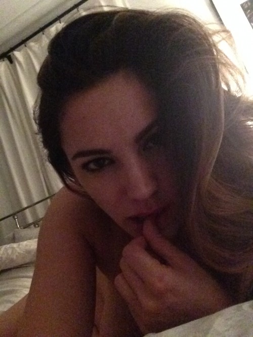 kelly-brook-naked-07 Kelly-Brook-Naked-07