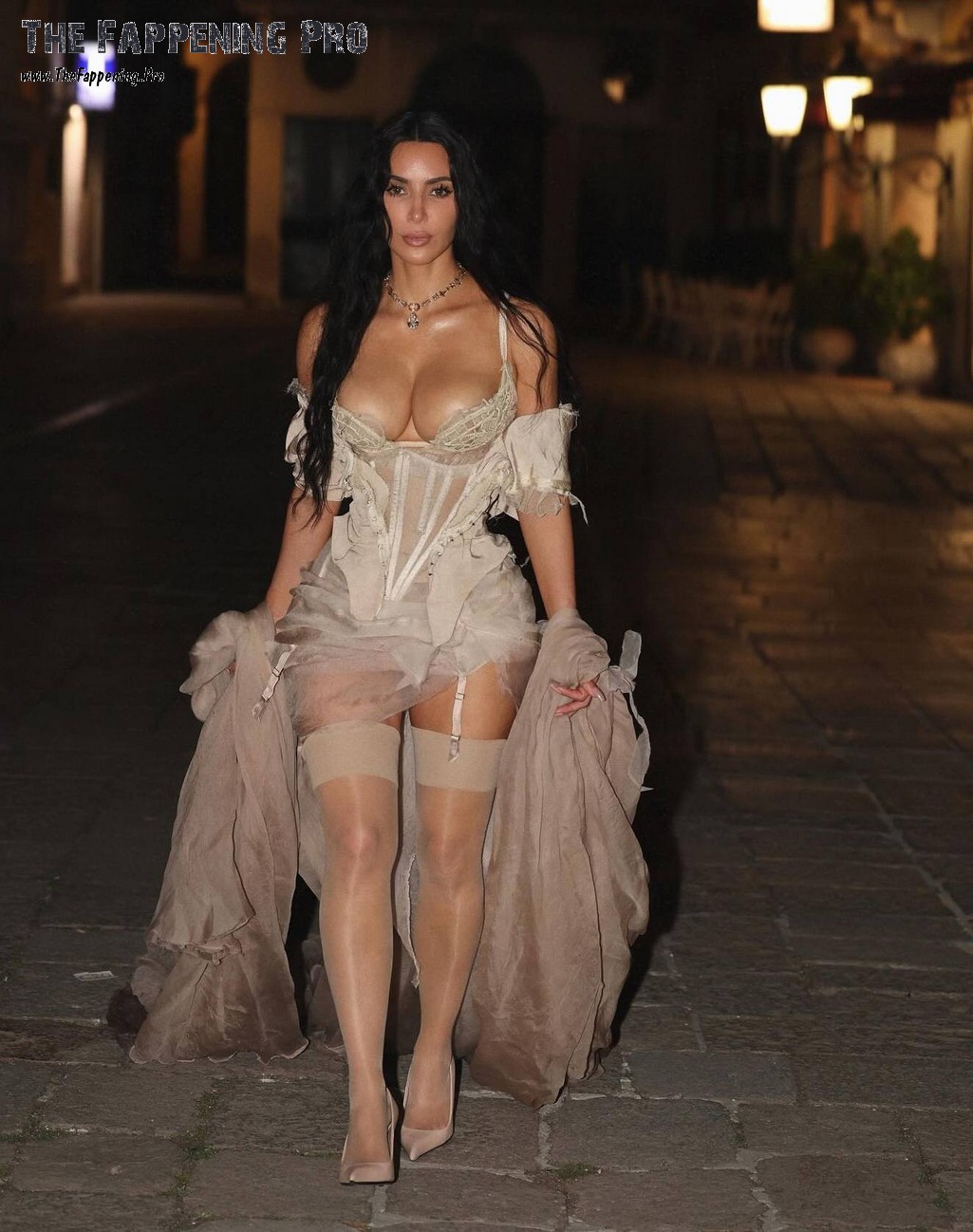 kim-kardashian-sexy-thefappening-cfd-5-1-1 Kim Kardashian Sexy Wearing Stockings In Venice