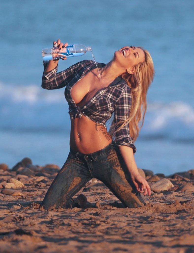 kindly-myers-topless-22 Kindly-Myers-Topless-22