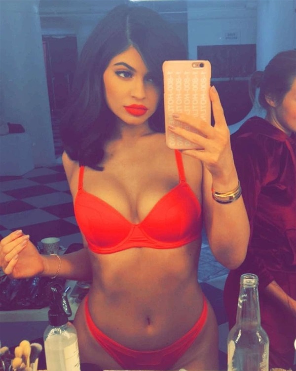kylie-jenner-sexy-2_01 Kylie-Jenner-Sexy-2_01