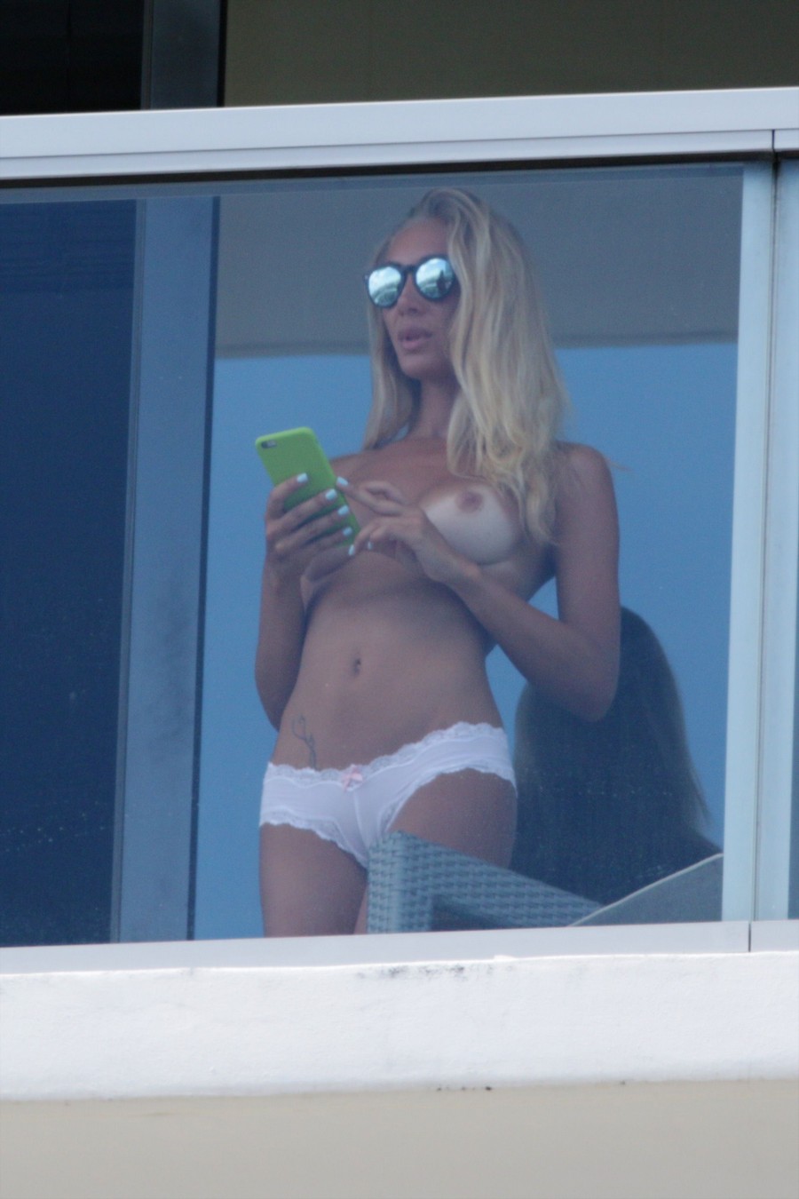 laura-cremaschi-topless-8 Laura-Cremaschi-Topless-8