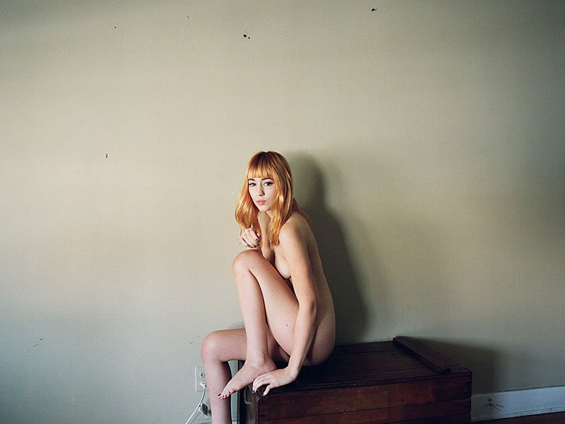 Laura-Queen-Naked-03