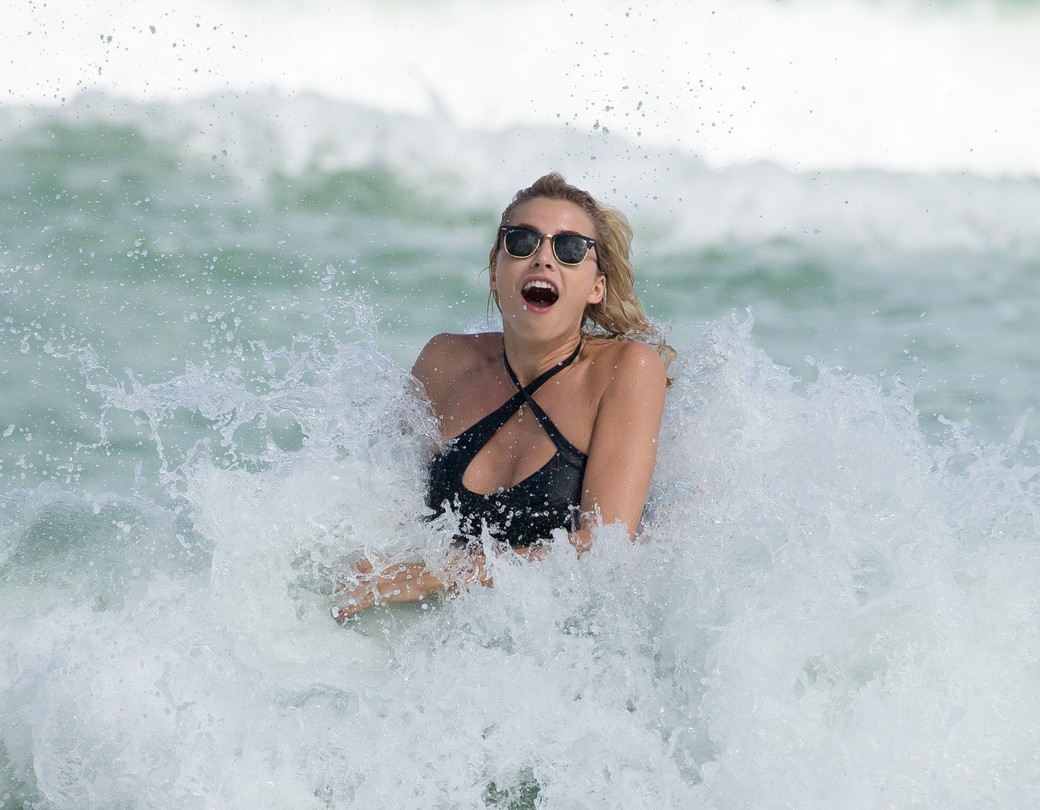 lena-gercke-in-a-bikini-13-1 Lena-Gercke-in-a-Bikini-13