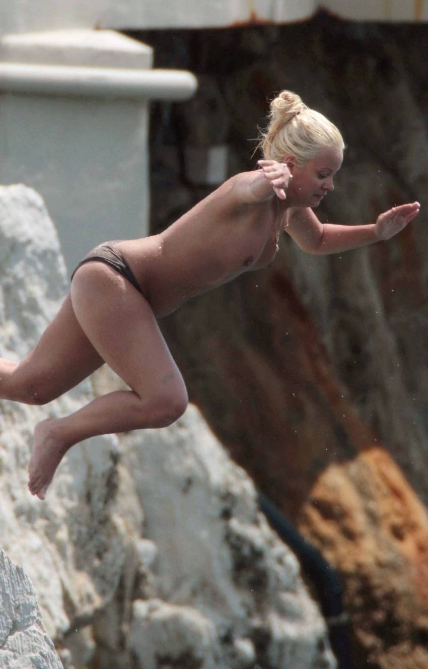 lily-allen-nude-30 Sexy Lily Allen Nude Paparazzi