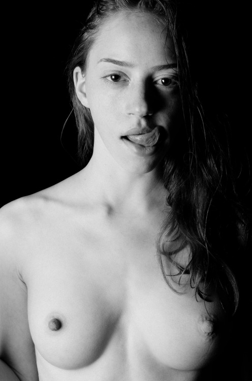 lily-newmark-naked-7 Lily-Newmark-Naked-7