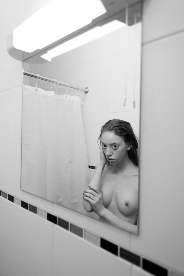 lily-newmark-topless-3 Nude Lily Newmark Topless