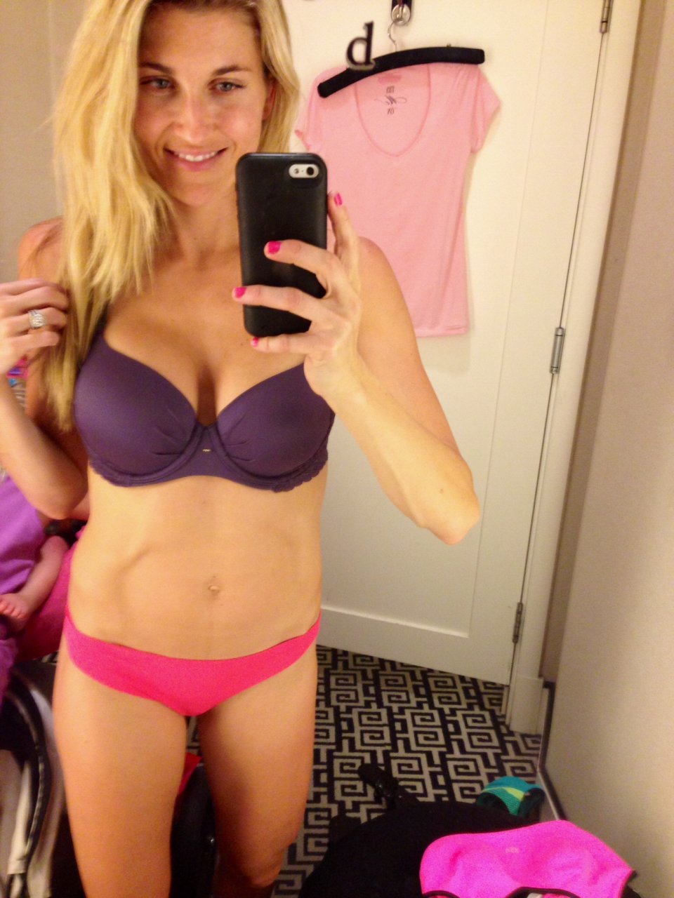lindsay-clubine-naked-08 Lindsay-Clubine-Naked-08