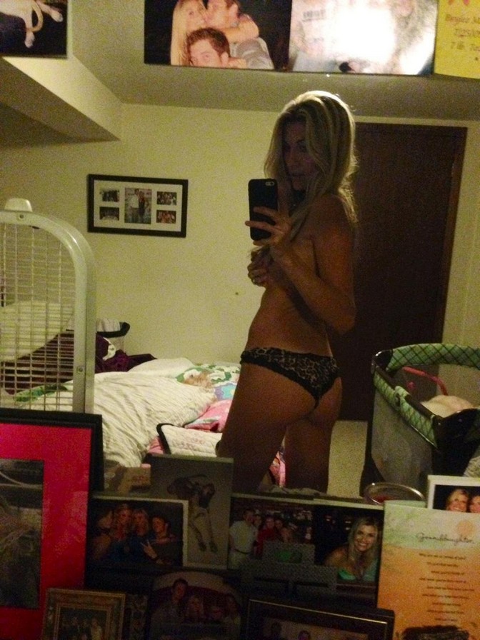 lindsay-clubine-naked-14 Lindsay Clubine Nude Leaked Photo