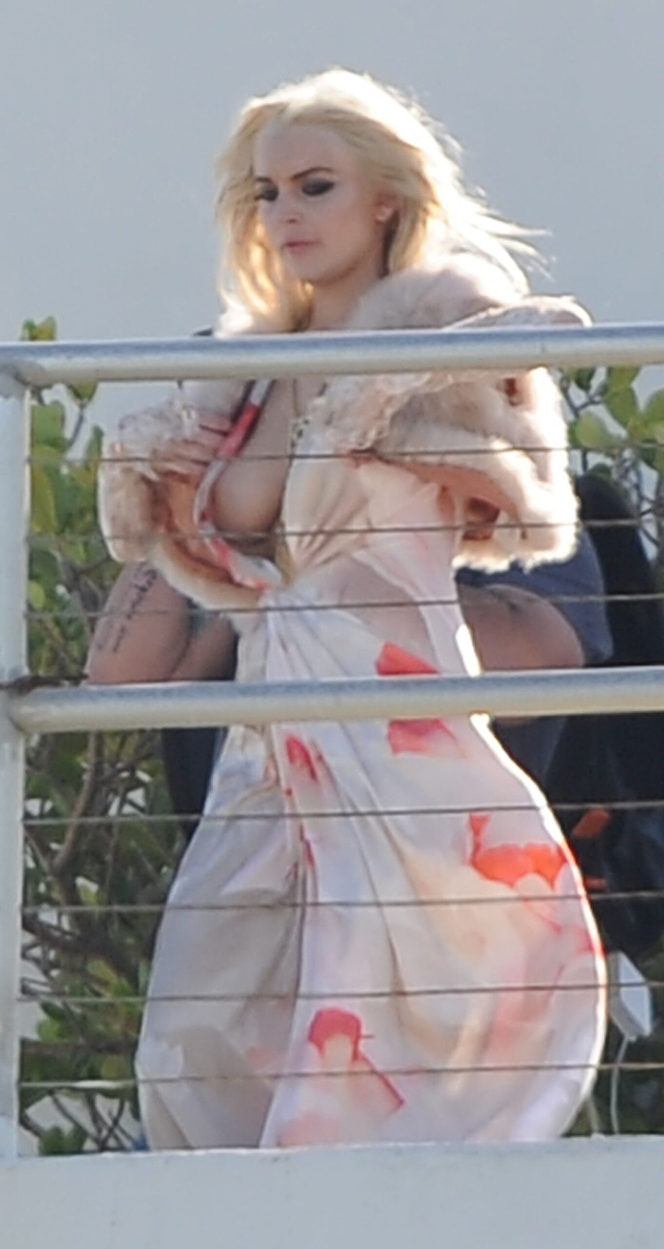 lindsay-lohan-tits-paparazzi-12 Lindsay-Lohan-Tits-Paparazzi-12