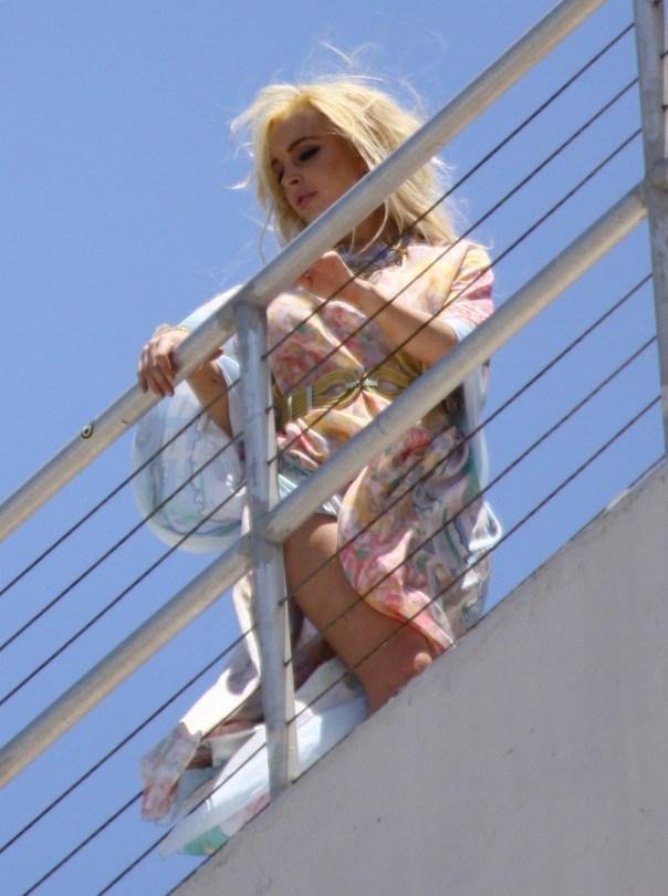 lindsay-lohan-upskirt-004 Lindsay Lohan Upskirt Paparazzi