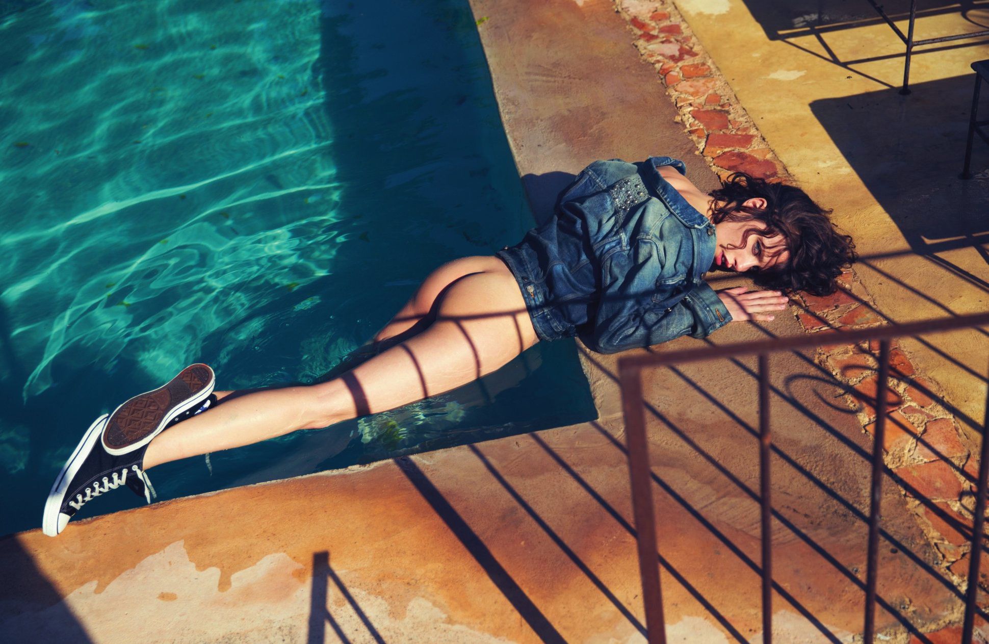 lorelle-rayner-topless-10 Lorelle-Rayner-Topless-10