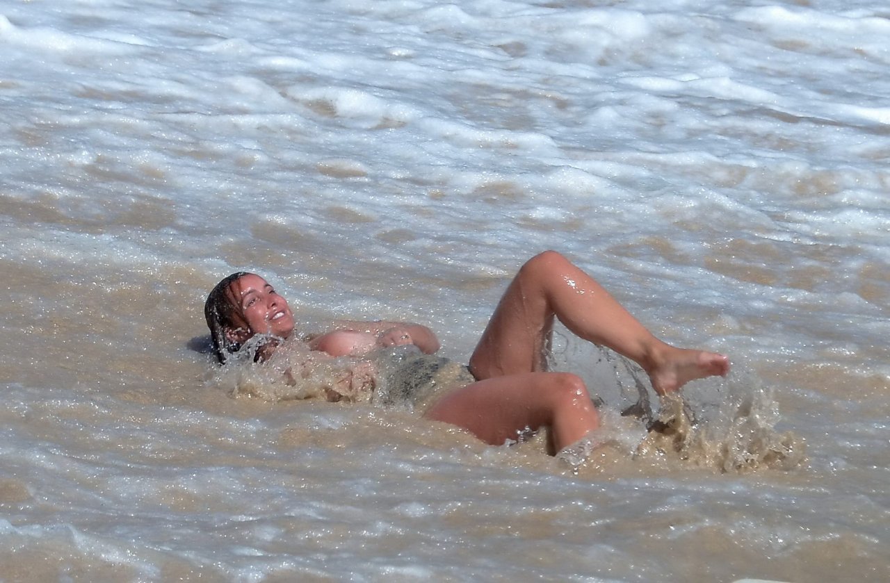 louise-redknapp-topless-02 Louise Redknapp Nude