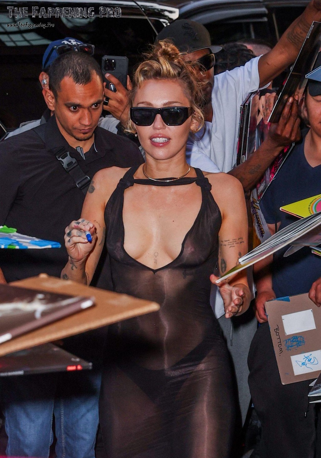 miley-cyrus-nudity-thefappening-cfd-2 Miley Cyrus Tits