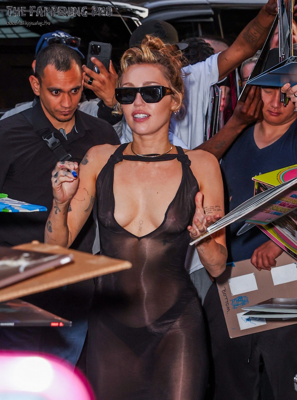 miley-cyrus-nudity-thefappening-cfd-5 Miley Cyrus Exposed Tits In See Through Dress