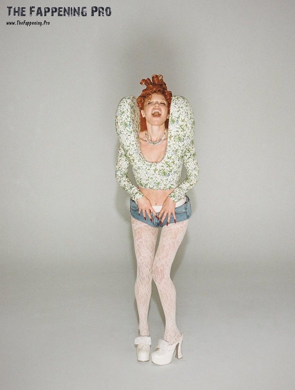 natasha-lyonne-sexy-thefappening-cfd-3 Natasha Lyonne Sexy In White Stockings