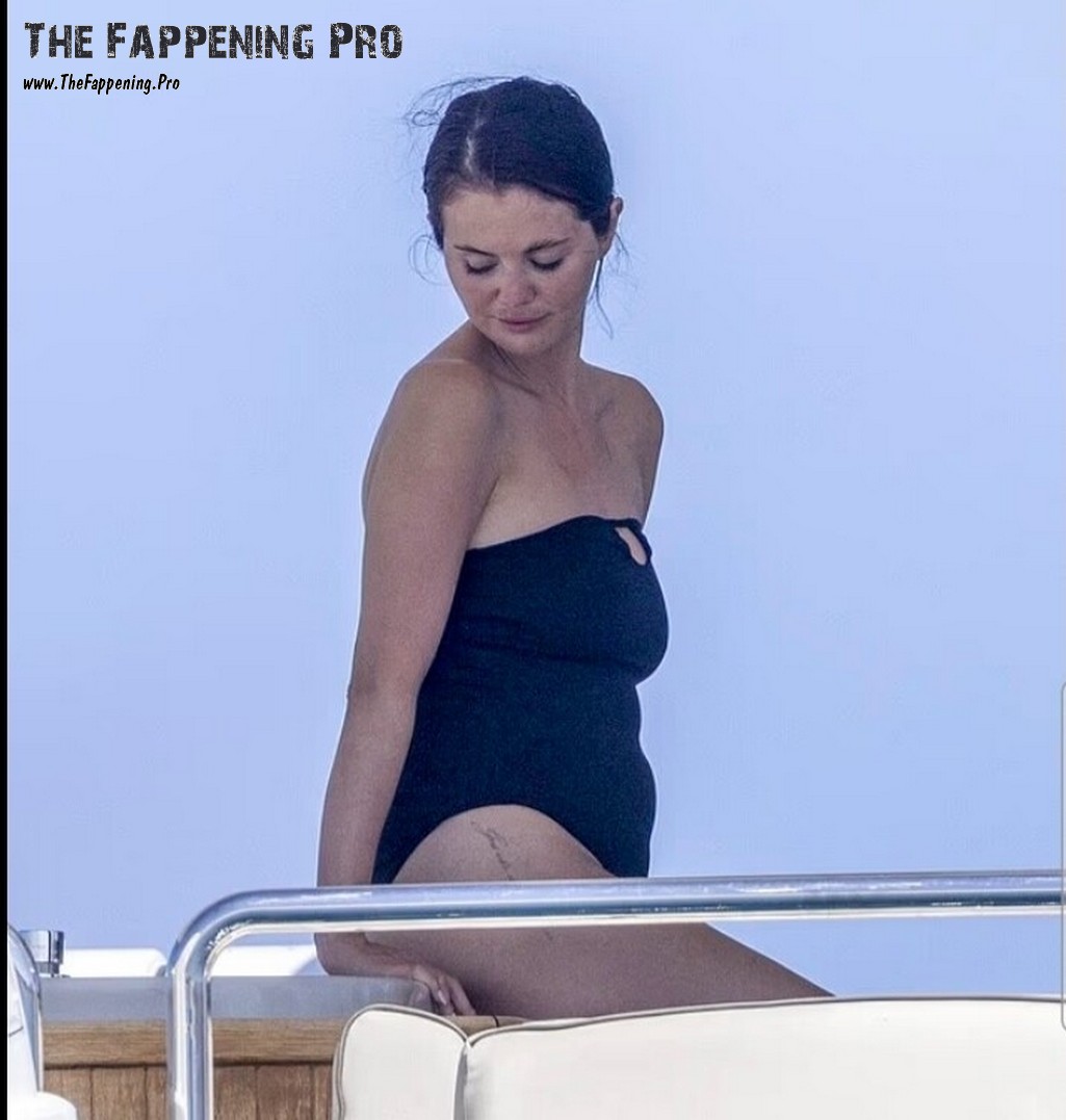 selena-gomez-sexy-thefappening-cfd-6 Selena Gomez Sexy By Paparazzi