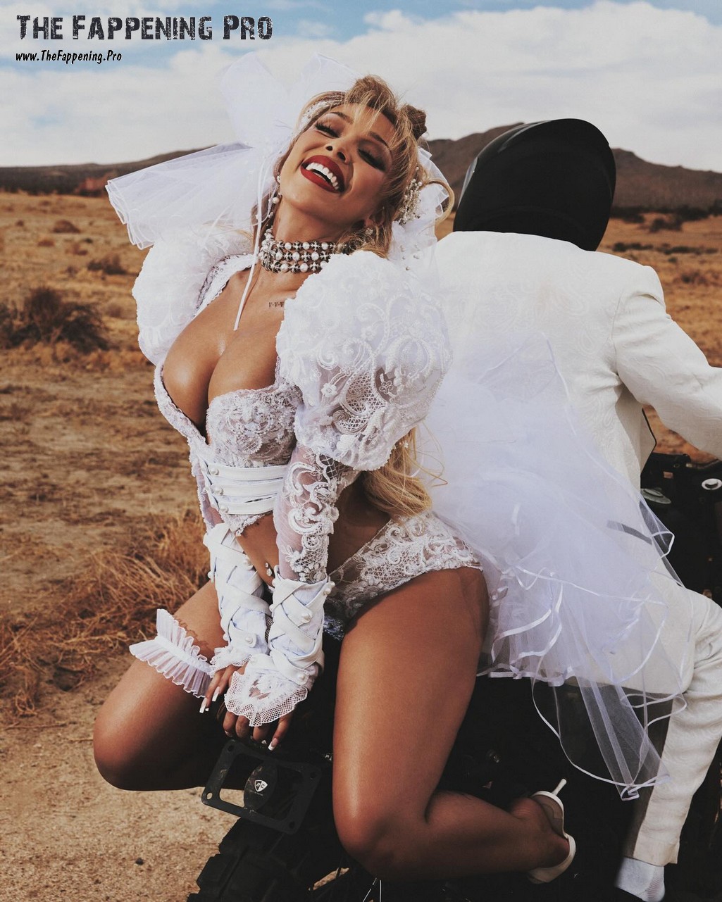 doja-cat-sexy-thefappeningpro-5 Doja Cat Sexy Tits