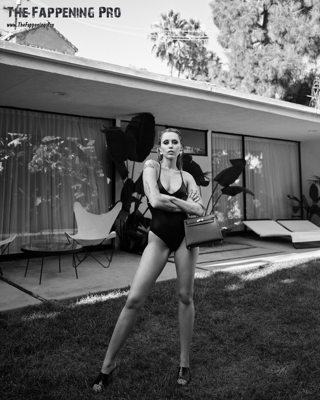 miley-cyrus-nude-thefappeningpro-4 Miley Cyrus Sexy Bikini Vogue